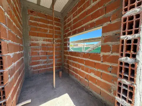 Casa 4 ambientes con 2 baños