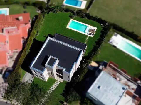 Casa en Venta en Barrio Santo Tomas Pilar Jardin Pileta 3 dorm   Escritorio o dorm en PB