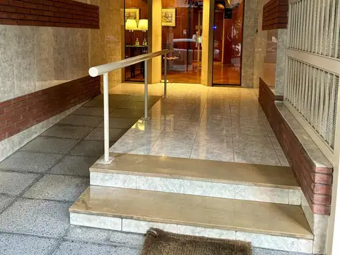 Muy luminoso y con cochera 