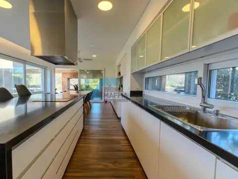 Casa 6 ambientes con 3 baños