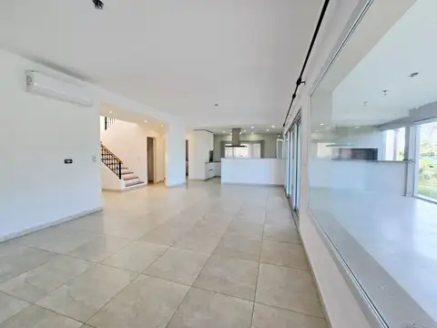 Casa en Venta con 6 cocheras