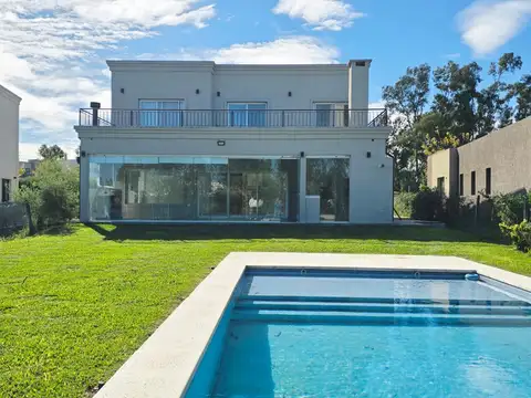 Casa 6 ambientes con 4 baños
