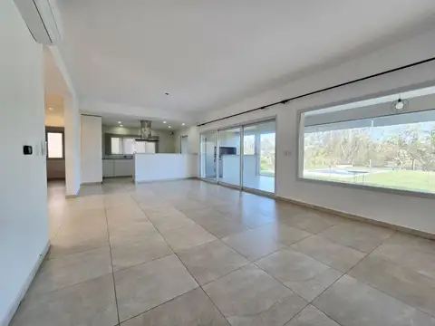 Casa en Venta con 6 cocheras