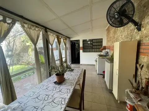 Casa 4 ambientes con Fondo y Terraza