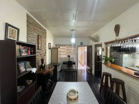 Casa 4 ambientes con 2 baños