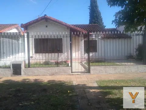 Casa en venta - 2 Dormitorios 1 Baño - Cochera - 390Mts2 - Los Polvorines