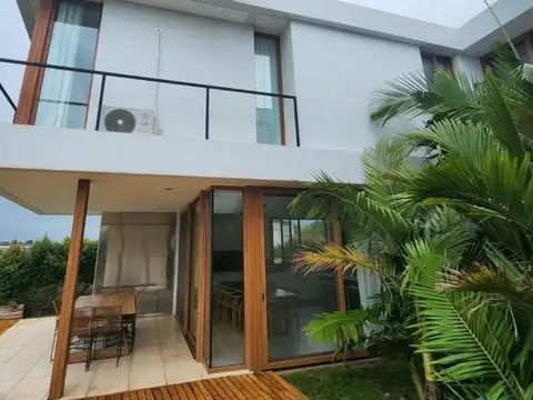 Casa en Venta en Albanueva, USD 1.890.000