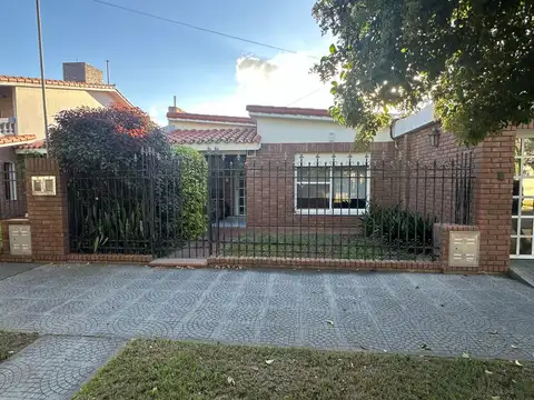 Venta Chalet Zona Residencial Amplio Quincho Pileta Con *