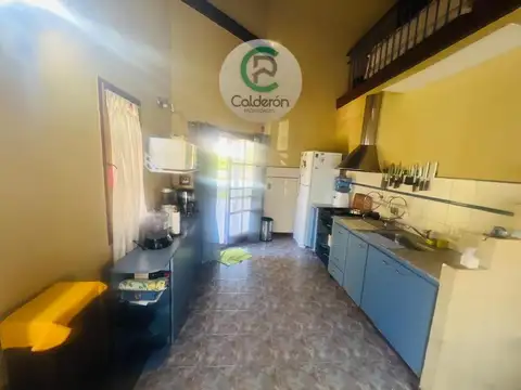 Casa 4 ambientes con 2 baños