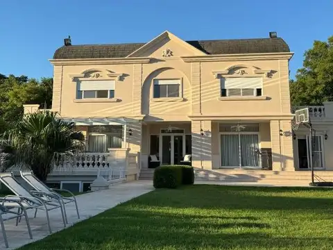 Casa 7 ambientes con 6 baños