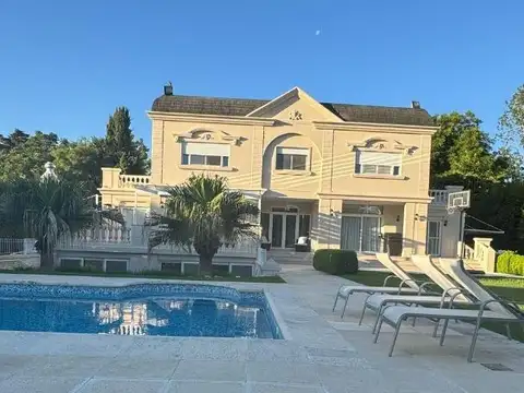 Casa en Venta con 6 cocheras