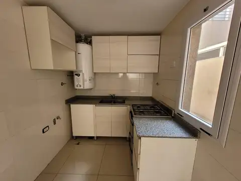 DUPLEX 3 AMB CFTE BAÑO Y TOIL - PATIO - BAJAS EXPENSAS - 64 m2