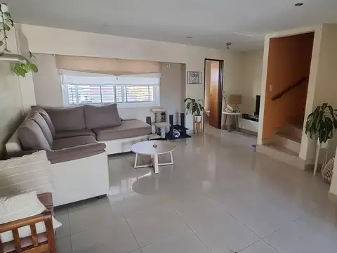 Casa en Venta 5 ambientes Villa Bosch con cochera, patio y parrilla