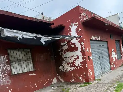 Casa en venta con locales comerciales en el Talar