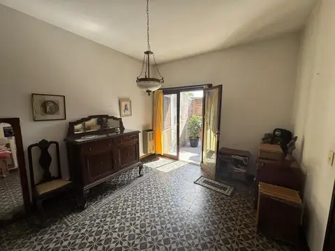 CASA EN VENTA EN LINCOLN CON PILETA