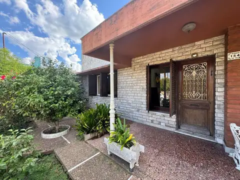 Casa 7 ambientes con 3 baños