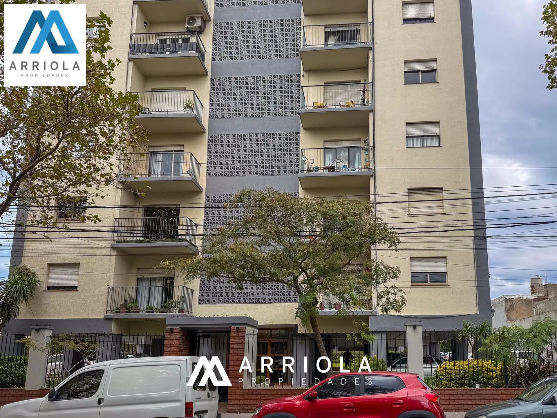 Departamento de 3 ambientes con cochera. MACROCENTRO