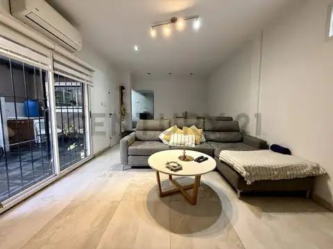 VENTA PH 6 AMBIENTES, CONSULTORIO INDEPENDIENTE, CASTELAR