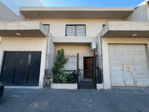 *CASA DE 6 AMB. SOBRE GRAN LOTE DE 10 X 30