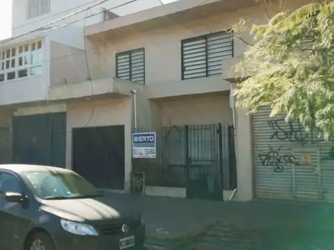 *CASA DE 6 AMB. SOBRE GRAN LOTE DE 10 X 30