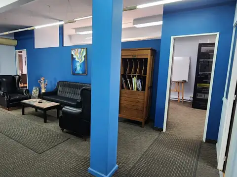 Oficina 6 ambientes con 1 baño