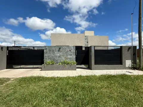 Casa en Venta en Granadero Baigorria, USD 75.000