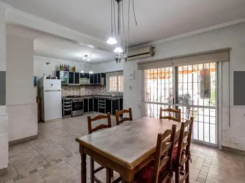 Rancho e/ Carola Lorenzini y Don Cristóbal