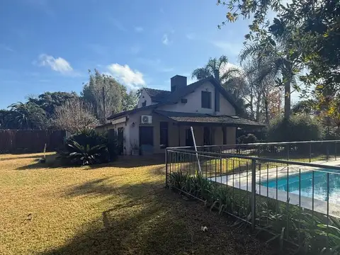 CASA EN VENTA BARRIO CON PORTÓN