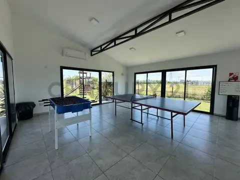 LA PISTA 1500, Piso 0