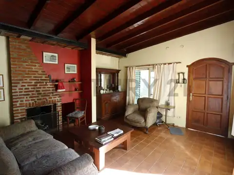 Casa en venta a reciclar en City Bell La Plata