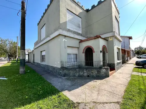 CASA 3 AMB EN VENTA EN LAS AVENIDAS CON PARQUE