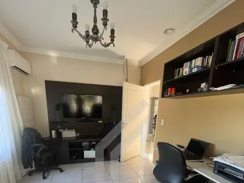 Casa en Alquiler con 1 cochera