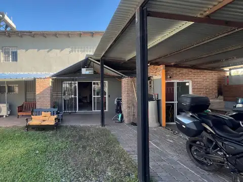 VENTA CASA DE 4 DORMITORIOS EN PUNTA CHACRA
