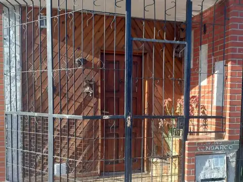Casa 2 Dormitorios con Patio/Cochera | Excelente Ubicación |