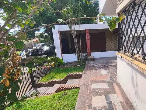 VENTA CASA  3 AMB EN BERNAL CON COCHERA DOBLE