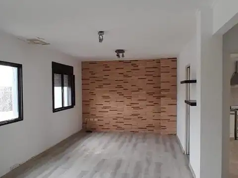 Alquiler duplex en edificio de 2 dormitorios 6 esq 67