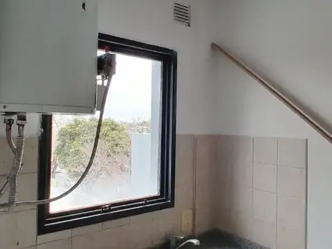 Alquiler duplex en edificio de 2 dormitorios 6 esq 67