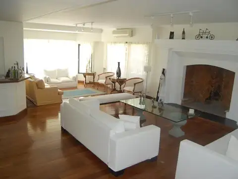 Casa en Alquiler de 4 dormitorios