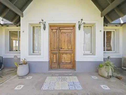 Casa en Venta con 3 cocheras