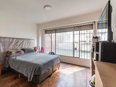 MONOAMB. DIVIDIDO FRENTE AL SHOPPING ABASTO.