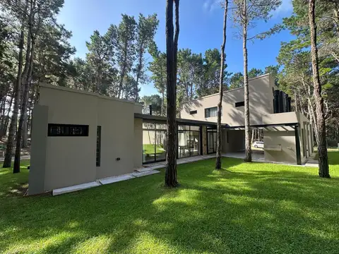 Casa en Venta en Countries Y Barrios Cerrados en Pinamar, USD 365.000
