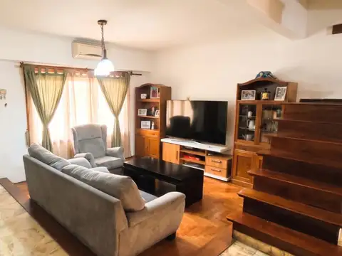 Casa 5 ambientes con 2 baños