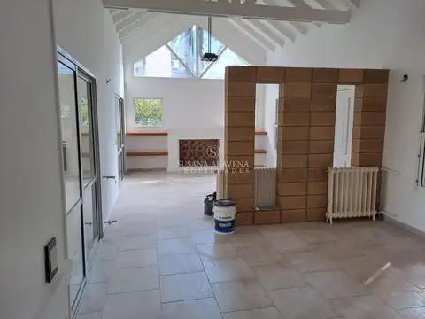 Casa en Venta con 3 cocheras