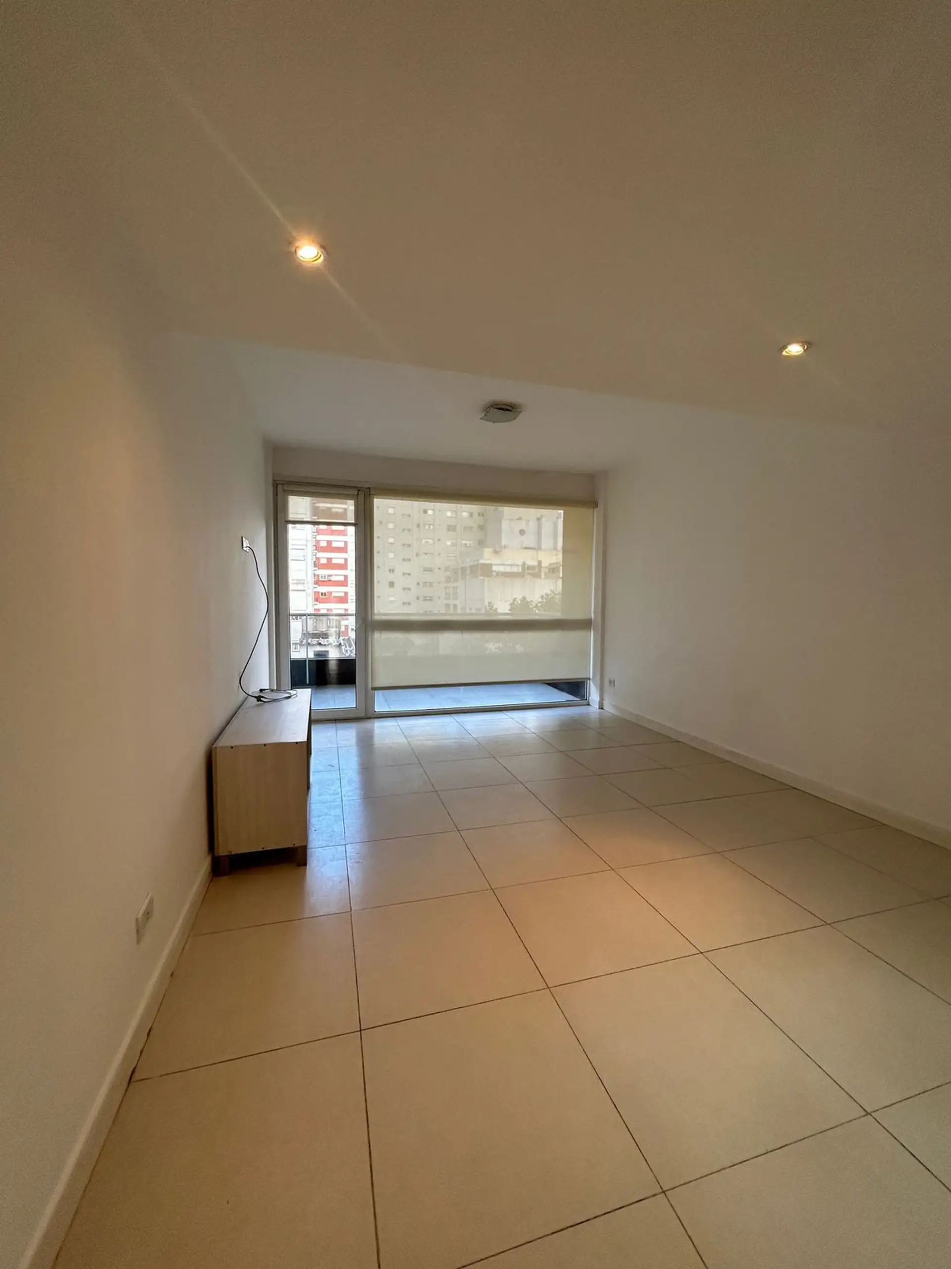 Alquilo semi piso de dos ambientes sin muebles con cochera