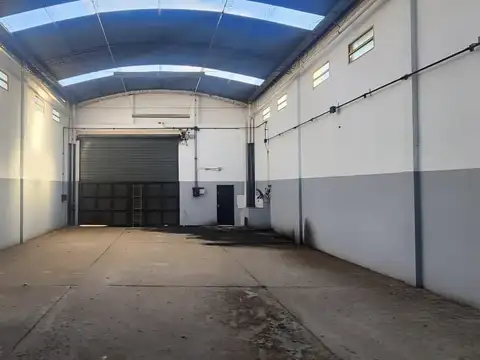 Galpón 240 m² c/ Entre Piso y Oficina - 2 Baños - Lomas Del Mirador