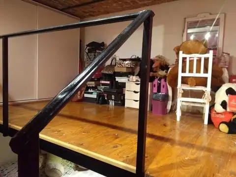 Casa 8 ambientes con 2 baños