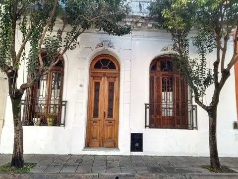 Casa en venta - 6 Dormitorios 2 Baños - 210mts2 - Barracas
