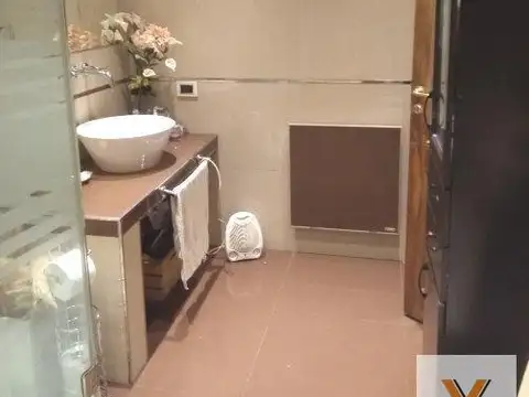 Casa en venta - 6 Dormitorios 2 Baños - 210mts2 - Barracas