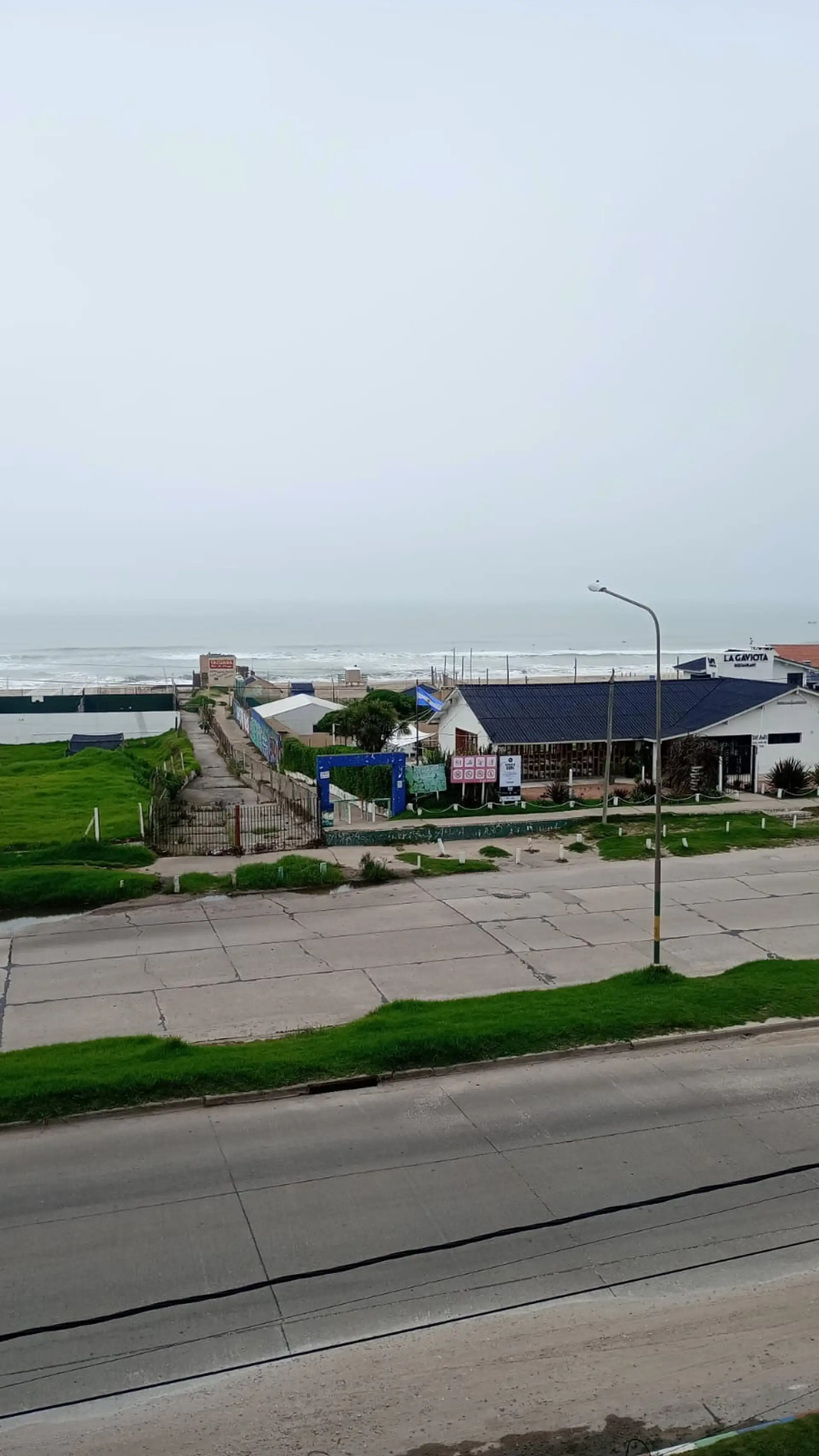Departamento de 2 ambientes frente al mar con cochera