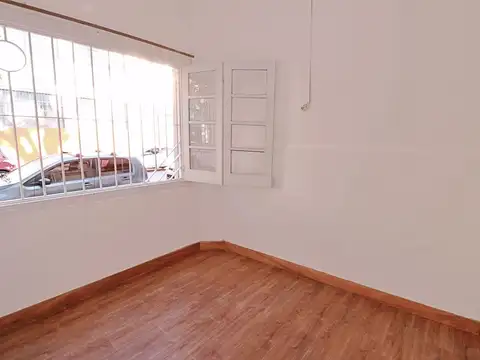 Casa 5 ambientes con 1 baño